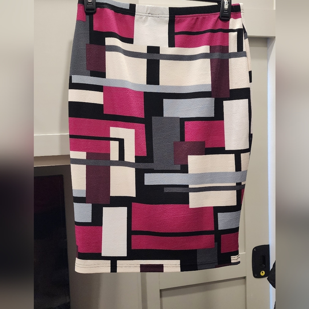 Geometric Patterned High Waist Skirt - Black, Pink, Gray - Picture 7 of 7
